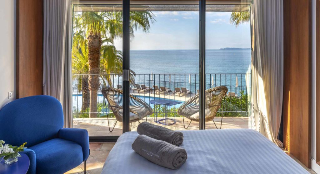 Un Balcon Sur La Mer Explication Fin Les chambres vue mer avec balcon de l'hôtel Le Bailli de Suffren
