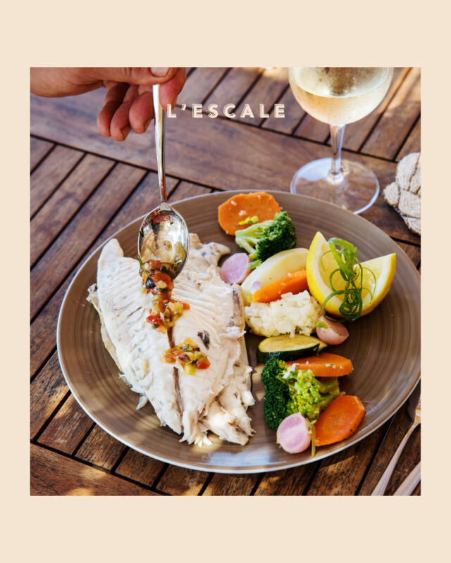 Dégustez le poisson sous toutes ses formes : cru, cuit et mariné, le temps d'un déjeuner en bord de mer. Déjeuners disponibles à l'Escale jusqu'au 24 septembre 2023.
-
Taste fish in all its forms: raw, cooked and marinated, during a lunch by the sea. Lunches available at L’Escale until September 24, 2023.

#lebaillidesuffren #lovebailli #baillimoments #domainedubailli
#lespiedsdansleau #hotelview #seaview #beautifuldestinations #beautifulhotels #hotelstay #travellife #travelgram #hotellife #paca #visitvar #golfesttropez #provence #cotedazur #frenchriviera #poolwithaview #happyplace #perfectspot #mediterranée #mediterraneanlife #summervibes #bedroomview #infrontofthesea