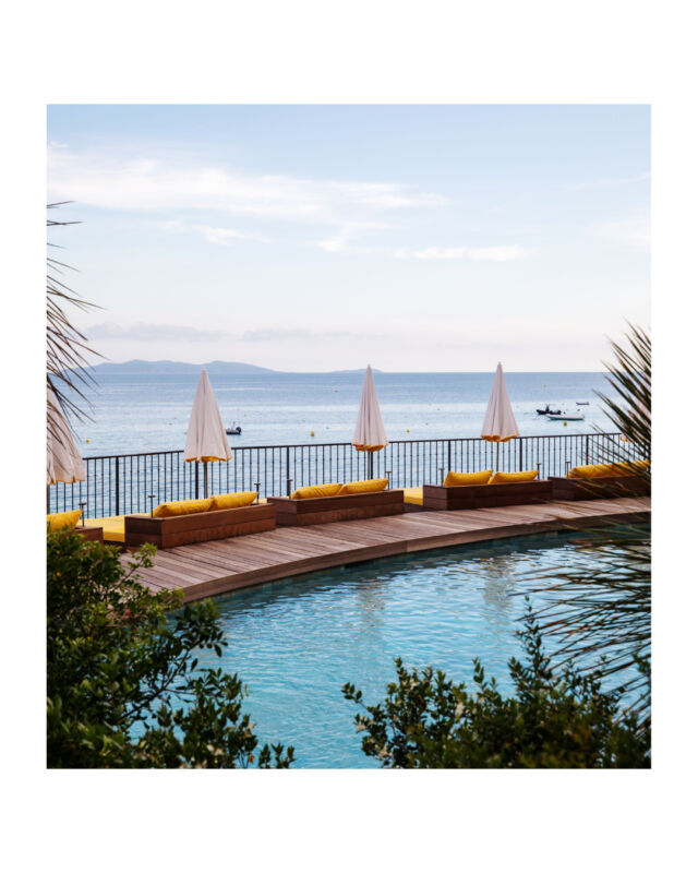 Comme une envie de paresser pendant des heures sur les bains de soleil qui font face à la Méditerranée 🌊✨
-
Like a desire to laze for hours on the daybeds facing the Mediterranean 🌊✨

#lebaillidesuffren #lovebailli #baillimoments #domainedubailli
#lespiedsdansleau #hotelview #seaview #beautifuldestinations #infrontofthesea