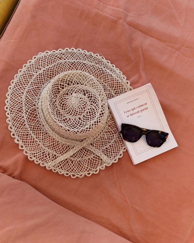 Sortez, et c'est le paradis qui vous accueille. Directement sur la plage, avec la mer qui s'étend à l'infini 🌊 
- 
Step outside, and paradise greets you. Right on the beach, with the sea stretching endlessly ahead 🌊 

#lebaillidesuffren #lovebailli #baillimoments #domainedubailli #lespiedsdansleau #hotelview #seaview #beautifuldestinations #beautifuldestinations #perfectspot #happyplace #seaview #sainttropez #var #visitvar #golfedesainttropez #southoffrance #southernliving #frenchriviera #mediterranee #mediterraneanvibes #hotelwithaview #hotellife #beautifulhotels #hotelstay #hoteldesign #travelgram #travellife #slowlife