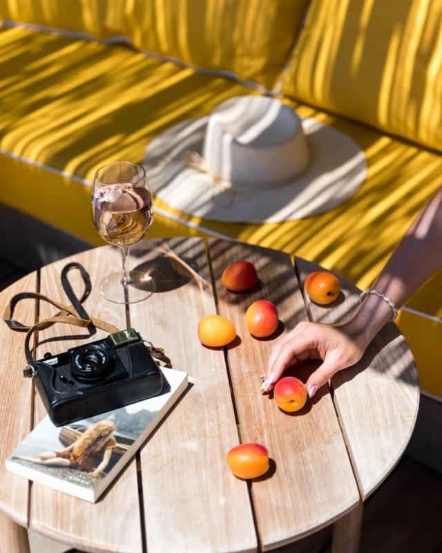 Détendez-vous et savourez le plaisir d'un séjour relaxant 🍑 
- 
Kick back, relax, and enjoy the pleasure of a peaceful stay 🍑 

#lebaillidesuffren #lovebailli #baillimoments #domainedubailli #lespiedsdansleau #hotelview #seaview #beautifuldestinations #beautifuldestinations #perfectspot #happyplace #seaview #sainttropez #var #visitvar #golfedesainttropez #southoffrance #southernliving #frenchriviera #mediterranee #mediterraneanvibes #hotelwithaview #hotellife #beautifulhotels #hotelstay #hoteldesign #travelgram #travellife #slowlife