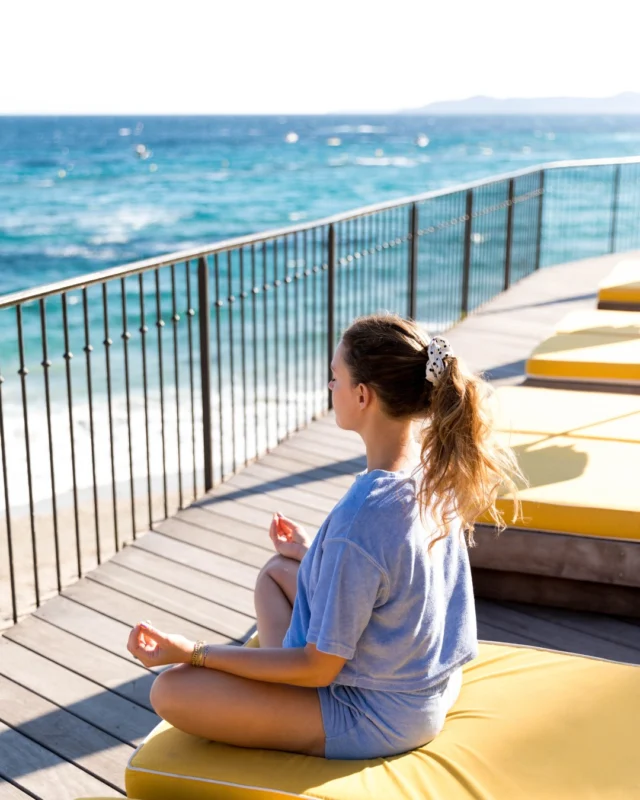 Respirez profondément, imprégnez vous de la vue et laissez le Var exercer son charme 💛 
- 
Take a deep breath, soak in the views, and let the Var region work its charm 💛 

#lebaillidesuffren #lovebailli #baillimoments #domainedubailli #lespiedsdansleau #hotelview #seaview #beautifuldestinations #beautifuldestinations #perfectspot #happyplace #seaview #sainttropez #var #visitvar #golfedesainttropez #southoffrance #southernliving #frenchriviera #mediterranee #mediterraneanvibes #hotelwithaview #hotellife #beautifulhotels #hotelstay #hoteldesign #travelgram #travellife #slowlife
