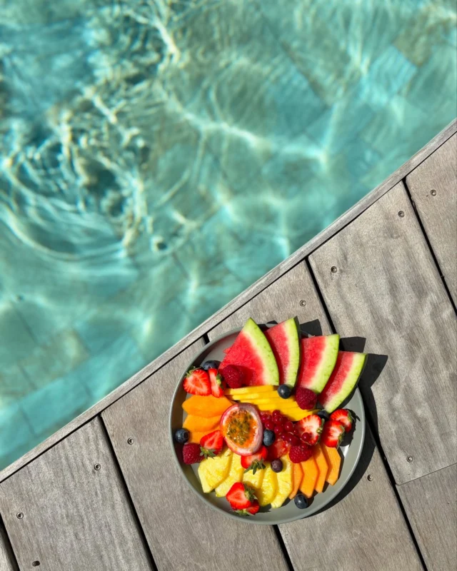 Carrousel de saveurs du mois de mai 🍑🍉🥭
- 
May’s Carrousel of Flavors 🍑🍉🥭

#lebaillidesuffren #lovebailli #baillimoments #domainedubailli #lespiedsdansleau #hotelview #seaview #beautifuldestinations #beautifuldestinations #perfectspot #happyplace #seaview #sainttropez #var #visitvar #golfedesainttropez #southoffrance #southernliving #frenchriviera #mediterranee #mediterraneanvibes #hotelwithaview #hotellife #beautifulhotels #hotelstay #hoteldesign #travelgram #travellife #slowlife