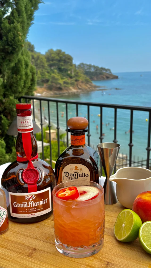 Découvrez le Hot Peach et les autres créations Bailli au bar du Loup de Mer 🍑 
-
Discover the Hot Peach and other Bailli creations at the Loup de Mer bar 🍑

#lebaillidesuffren #lovebailli #baillimoments #domainedubailli #lespiedsdansleau #hotelview #seaview #beautifuldestinations #beautifuldestinations #perfectspot #happyplace #seaview #sainttropez #var #visitvar #golfedesainttropez #southoffrance #southernliving #frenchriviera #mediterranee #mediterraneanvibes #hotelwithaview #hotellife #beautifulhotels #hotelstay #hoteldesign #travelgram #travellife #slowlife
