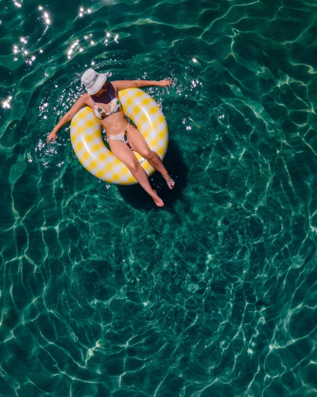 La vie semble plus légère au bord de l'eau 🌊 
- 
Life feels lighter by the water 🌊 

#lebaillidesuffren #lovebailli #baillimoments #domainedubailli #lespiedsdansleau #hotelview #seaview #beautifuldestinations #beautifuldestinations #perfectspot #happyplace #seaview #sainttropez #var #visitvar #golfedesainttropez #southoffrance #southernliving #frenchriviera #mediterranee #mediterraneanvibes #hotelwithaview #hotellife #beautifulhotels #hotelstay #hoteldesign #travelgram #travellife #slowlife