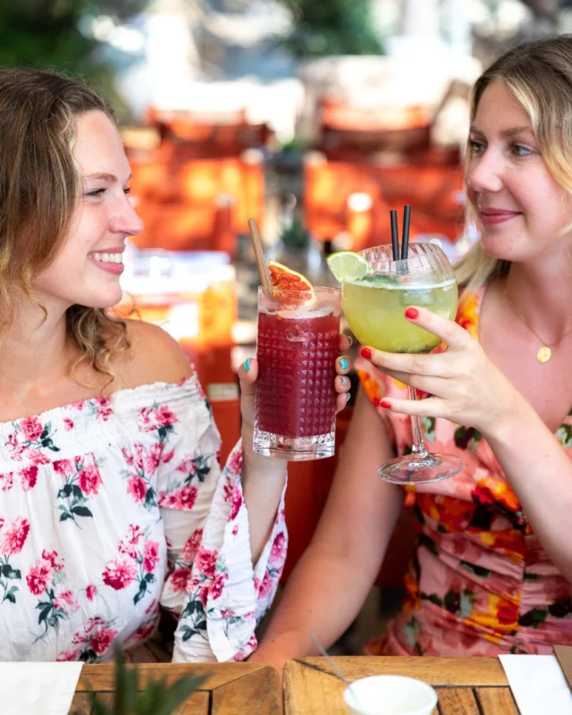 Découvrez de nouvelles saveurs. Le plus difficile ? N'en choisir qu'une seule ! 🍒🍋🥝 
- 
Discovering new flavors. The hardest part? Choosing just one! 🍒🍋🥝 

#lebaillidesuffren #lovebailli #baillimoments #domainedubailli #lespiedsdansleau #hotelview #seaview #beautifuldestinations #beautifuldestinations #perfectspot #happyplace #seaview #sainttropez #var #visitvar #golfedesainttropez #southoffrance #southernliving #frenchriviera #mediterranee #mediterraneanvibes #hotelwithaview #hotellife #beautifulhotels #hotelstay #hoteldesign #travelgram #travellife #slowlife