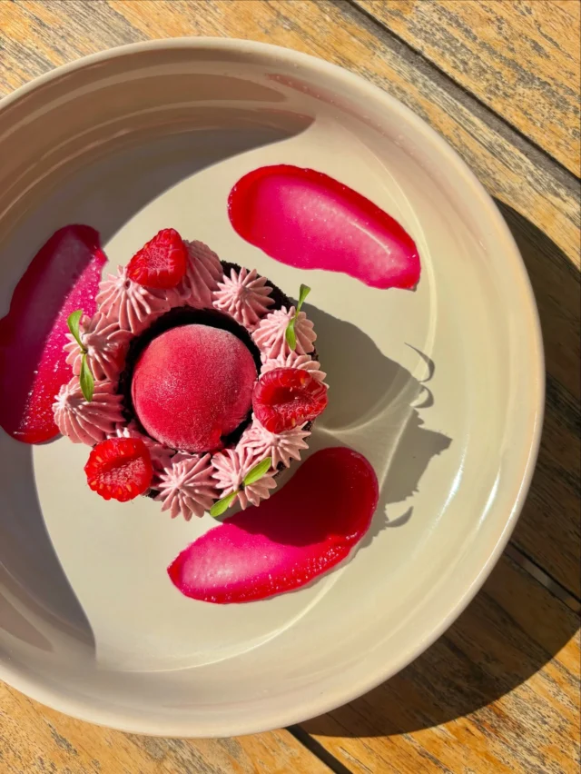 Carrousel de saveurs du mois de septembre 🦞🍴🍌
-
September’s flavor carousel 🦞🍴🍌

#lebaillidesuffren #lovebailli #baillimoments #domainedubailli #lespiedsdansleau #hotelview #seaview #beautifuldestinations #beautifuldestinations #perfectspot #happyplace #seaview #sainttropez #var #visitvar #golfedesainttropez #southoffrance #southernliving #frenchriviera #mediterranee #mediterraneanvibes #hotelwithaview #hotellife #beautifulhotels #hotelstay #hoteldesign #travelgram #travellife #slowlife