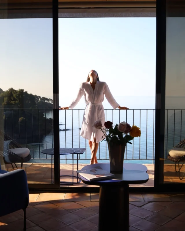 L'art de ralentir, rendu parfait par la mer ✨ 
- 
The art of slowing down, perfected by the sea ✨ 

#lebaillidesuffren #lovebailli #baillimoments #domainedubailli #lespiedsdansleau #hotelview #seaview #beautifuldestinations #beautifuldestinations #perfectspot #happyplace #seaview #sainttropez #var #visitvar #golfedesainttropez #southoffrance #southernliving #frenchriviera #mediterranee #mediterraneanvibes #hotelwithaview #hotellife #beautifulhotels #hotelstay #hoteldesign #travelgram #travellife #slowlife