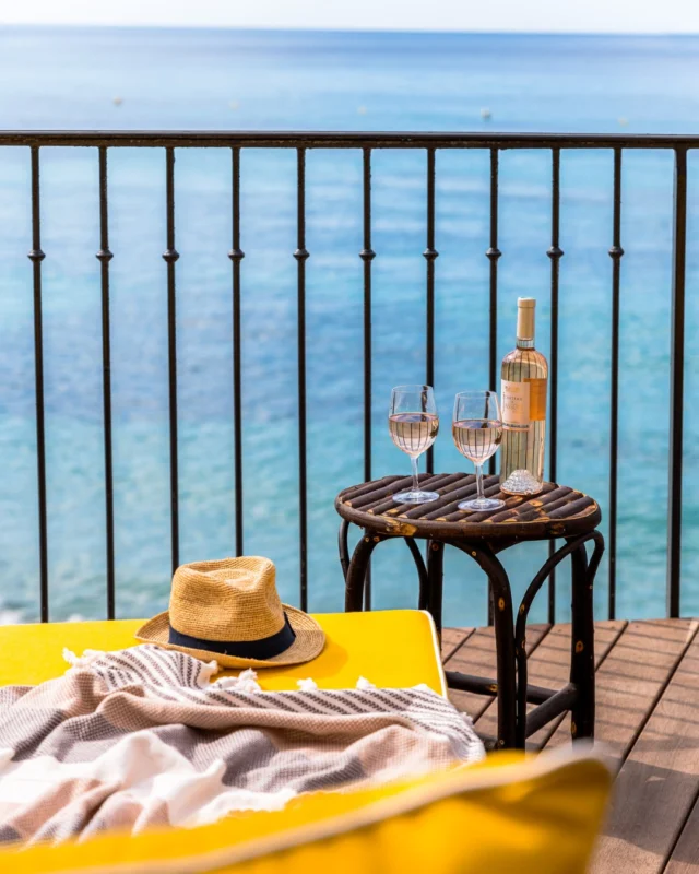 Là où la piscine rencontre la mer et où chaque instant est synonyme de vacances ! 👒 
- 
Where the pool meets the sea and every moment feels like a holiday ! 👒 

#lebaillidesuffren #lovebailli #baillimoments #domainedubailli #lespiedsdansleau #hotelview #seaview #beautifuldestinations #beautifuldestinations #perfectspot #happyplace #seaview #sainttropez #var #visitvar #golfedesainttropez #southoffrance #southernliving #frenchriviera #mediterranee #mediterraneanvibes #hotelwithaview #hotellife #beautifulhotels #hotelstay #hoteldesign #travelgram #travellife #slowlife