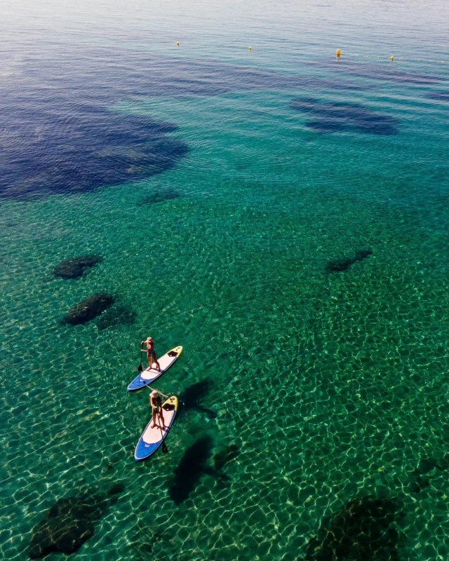 Le soleil sur la peau, le sel dans les cheveux, rien qui ne presse 🏄 
- 
Sun on your skin, salt in your hair, nothing to rush 🏄 

#lebaillidesuffren #domainedubailli #sainttropez #visitvar #frenchriviera